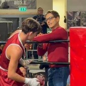 C'è un Berlusconi pugile invincibile, decimo successo per il figlio di Pier Silvio C'è un Berlusconi pugile invincibile, decimo successo per il figlio di Pier Silvio