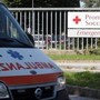 Prato, spari al pronto soccorso: ferito fuggitivo. Agente indagato per tentato omicidio