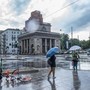 Meteo, caldo e temporali estremi: cosa fare (e cosa no) per evitare rischi Meteo, caldo e temporali estremi: cosa fare (e cosa no) per evitare rischi