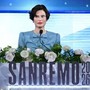 Sanremo, la quarta serata: oggi duetti, co-conduttori Nino Frassica e Bianca Balti - Diretta