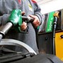 Carburanti, diesel e benzina sempre più cari: fino a 12 euro in più per il pieno Carburanti, diesel e benzina sempre più cari: fino a 12 euro in più per il pieno