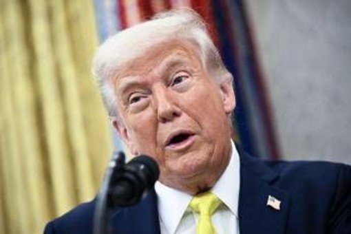 Trump: &quot;Houthi annunciano stop combattimenti, Usa fermeranno i raid&quot;