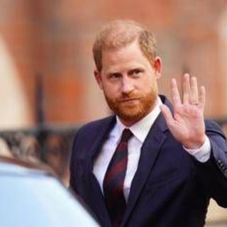 Il principe Harry e le voci sul cognome: vuole cambiarlo con quello di Diana