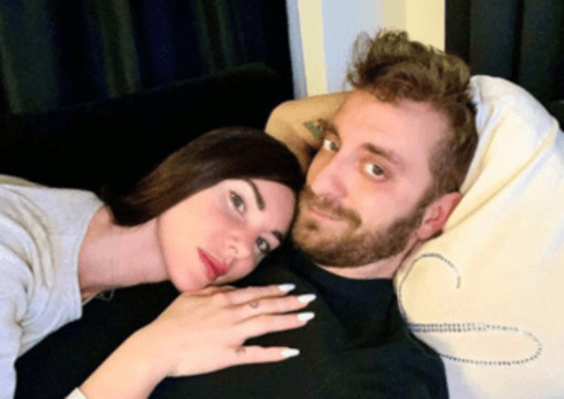 Stefano Corti e Bianca Atzei minacciati: &quot;Sanno dove viviamo, paura per la nostra famiglia&quot;