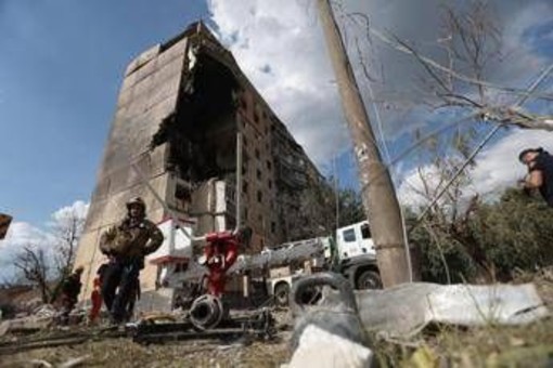 Ucraina, nuovi raid nella notte. Usa:&quot;Trump lavora ancora a incontro Putin-Zelensky&quot;