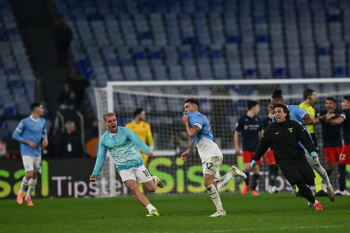 Lazio batte Genoa 3-2 con un rigore di Cataldi in pieno recupero Lazio batte Genoa 3-2 con un rigore di Cataldi in pieno recupero