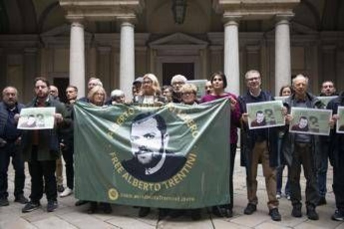 Alberto Trentini da un anno in carcere in Venezuela, la madre: &quot;Il governo si è speso poco per mio figlio&quot;