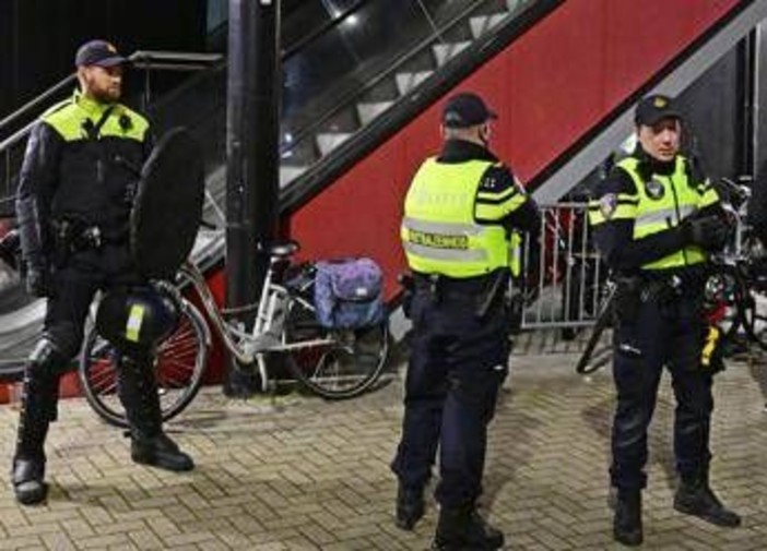Champions League, media: "Circa 180 tifosi del Napoli fermati a Eindhoven" Champions League, media: "Circa 180 tifosi del Napoli fermati a Eindhoven"