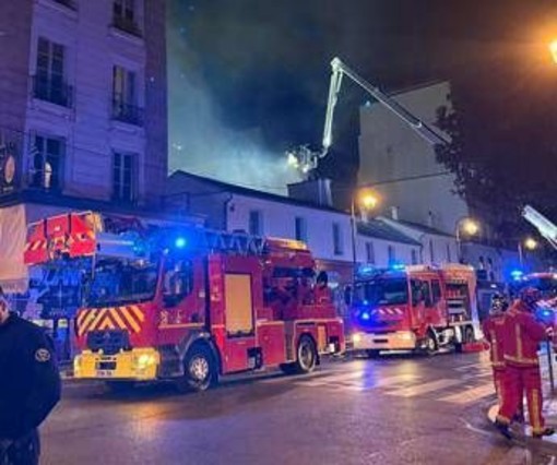 Parigi, mercato degli Enfants Rouges devastato da un incendio Parigi, mercato degli Enfants Rouges devastato da un incendio
