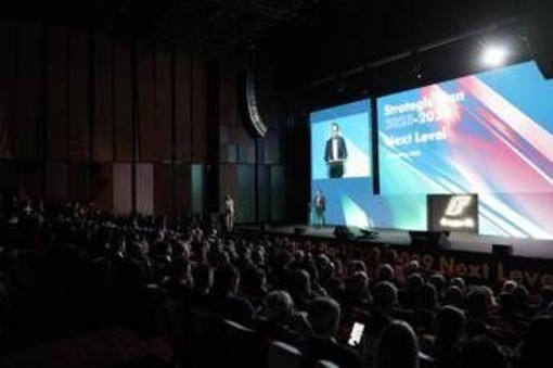 Fs, nel 2025 18 mld investiti, 241 mezzi consegnati e 35 mila treni riportati in orario