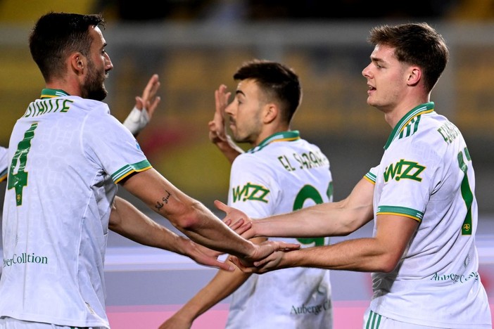 Dybala ispira, Ferguson e Dovbyk firmano il 2-0 della Roma a Lecce