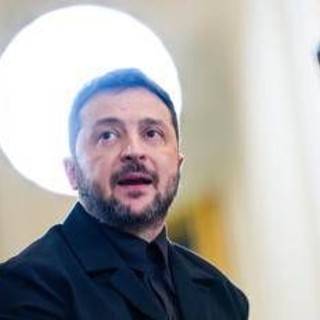 Ucraina, Zelensky: &quot;Ora azioni concrete per fermare Putin&quot;. Ue minaccia sanzioni a Russia