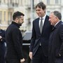 Ucraina-Russia, Zelensky al tavolo con gli inviati di Trump: "Guerra continuerà" Ucraina-Russia, Zelensky al tavolo con gli inviati di Trump: "Guerra continuerà"