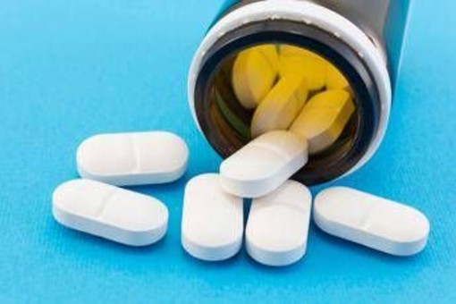 Antibiotici nemici del microbioma intestinale, l'impatto può durare fino a 8 anni: lo studio