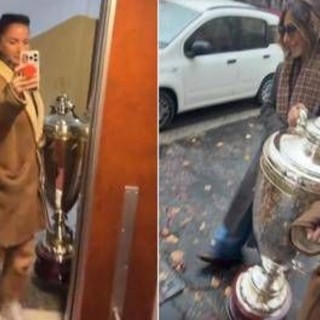 Ballando con le stelle, Andrea Delogu e il viaggio con la coppa Ballando con le stelle, Andrea Delogu e il viaggio con la coppa