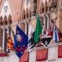 Palio di Siena, esposta la bandiera verde: rinviato per maltempo Palio di Siena, esposta la bandiera verde: rinviato per maltempo