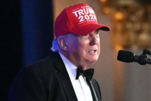 Da fake news a sindrome anti-Trump, il presidente contro i media alla cena dei corrispondenti Da fake news a sindrome anti-Trump, il presidente contro i media alla cena dei corrispondenti