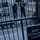 Gb, va a ruba kit sopravvivenza e radio a manovella dopo allerta governo su scorta di cibo e acqua