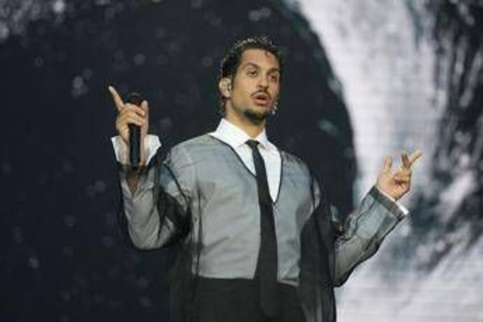 Mahmood lascia l'Italia: "Mi trasferisco in Spagna, mi sento tigre allo zoo"