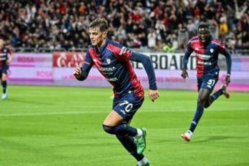 Cagliari-Juve 1-1, Kolo Muani risponde a Maldini: i bianconeri agganciano il Como al sesto posto