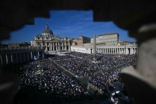 Il Papa proclama sette nuovi santi e lancia ancora un appello: &quot;Pace in Terra Santa, Ucraina, e negli altri luoghi di guerra&quot;