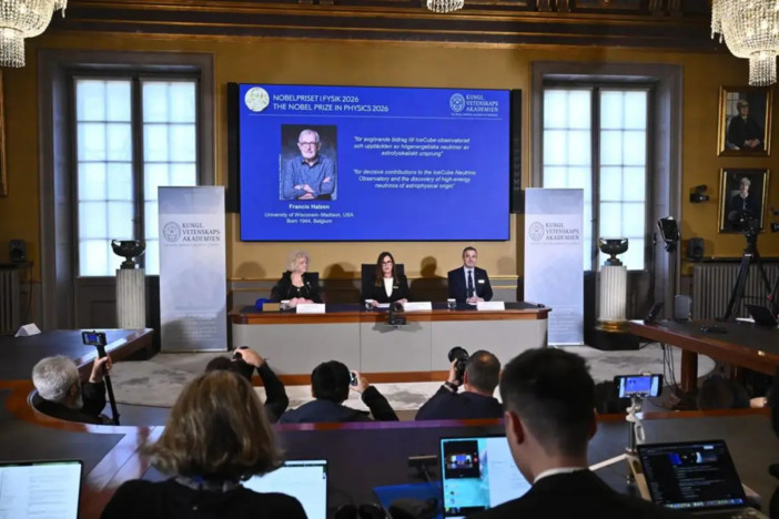 Il premio Nobel per la fisica a Francis Halzen Il premio Nobel per la fisica a Francis Halzen