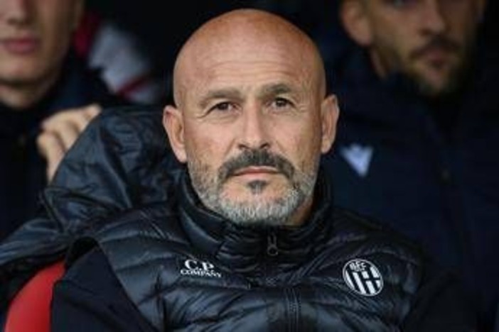 Vincenzo Italiano ricoverato in ospedale, l'allenatore del Bologna ha la polmonite Vincenzo Italiano ricoverato in ospedale, l'allenatore del Bologna ha la polmonite