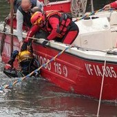 Reggio Emilia, fa il bagno nel torrente con gli amici ma non riemerge: morto 14enne