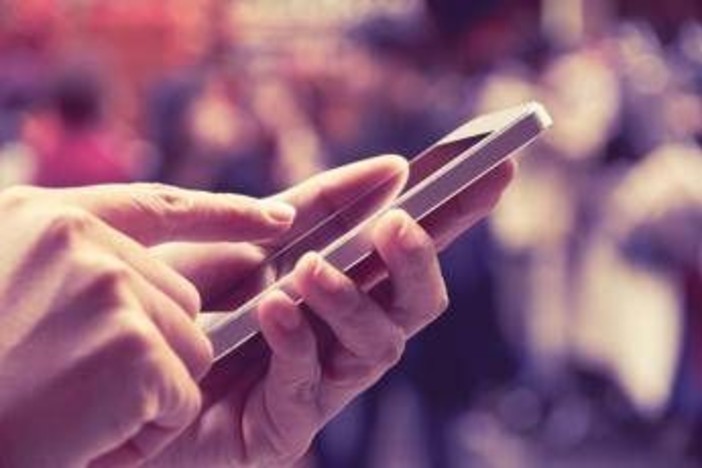 Tutti parlano di Ue, in un anno boom di interazioni online ma il sentiment è negativo: i dati Socialcom