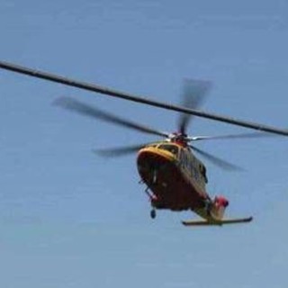 Incidente nel Trevigiano, 21enne investito da un'auto è gravissimo: elitrasportato in ospedale in codice rosso Incidente nel Trevigiano, 21enne investito da un'auto è gravissimo: elitrasportato in ospedale in codice rosso