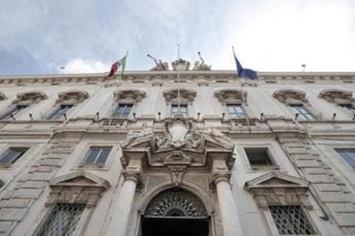 Salta il tetto a 240mila euro per gli stipendi pubblici, la sentenza della Consulta