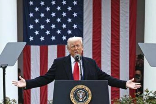Trump annuncia i dazi Usa: &quot;E' la nostra età dell'oro&quot;