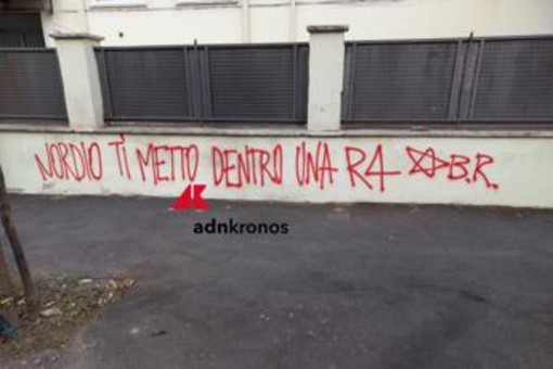 "Nordio ti metto dentro una R4", scritta choc firmata Br a Roma "Nordio ti metto dentro una R4", scritta choc firmata Br a Roma