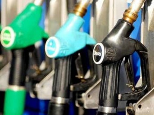 L'allarme di Marsiglia (FederPetroli): "Il gasolio può raggiungere i 3 euro al litro nei prossimi mesi, ecco perché" L'allarme di Marsiglia (FederPetroli): "Il gasolio può raggiungere i 3 euro al litro nei prossimi mesi, ecco perché"