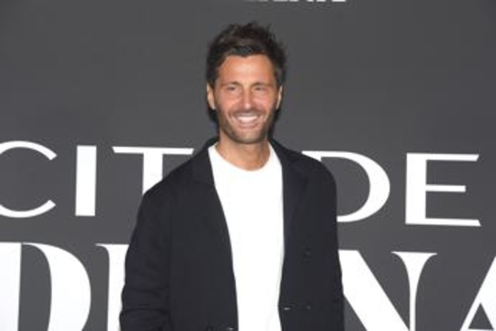 Temptation Island, ancora critiche per Bisciglia: "Non deve intervenire"