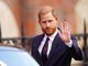 Principe Harry torna a casa nel giorno che ricorda la regina Elisabetta II