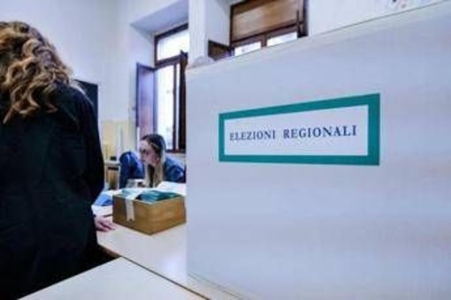 Sondaggio politico, Fratelli d'Italia e Pd giù. M5S sale Sondaggio politico, Fratelli d'Italia e Pd giù. M5S sale