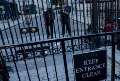 Gb, va a ruba kit sopravvivenza e radio a manovella dopo allerta governo su scorta di cibo e acqua Gb, va a ruba kit sopravvivenza e radio a manovella dopo allerta governo su scorta di cibo e acqua