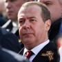 Trump e l'ultimatum a Putin sull'Ucraina, la replica di Medvedev: &quot;Gioca, ma rischia guerra contro Usa&quot;