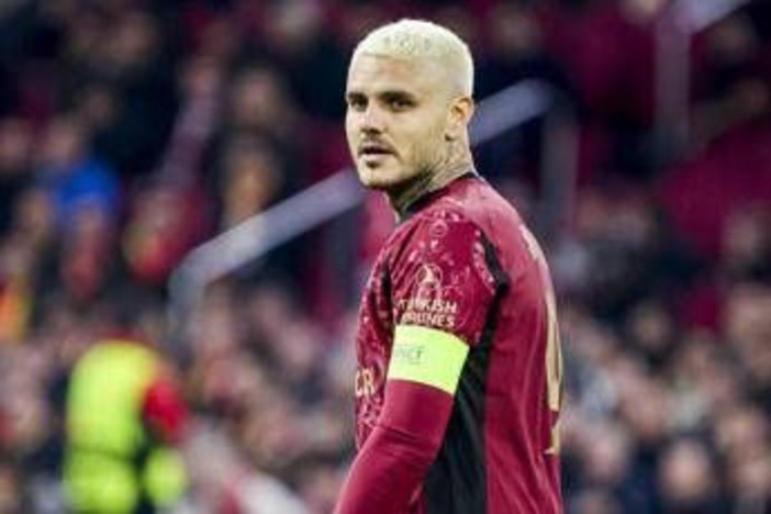 Mauro Icardi, patente sospesa fino al 2099 in Argentina. Lui attacca: "Pensate a sistemare le strade"
