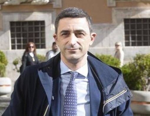 Ranucci e il caso Lavitola, l'Anm difende l'applauso del 2025: "Standing ovation? Fu solo un gesto di solidarietà dopo l'attentato" Ranucci e il caso Lavitola, l'Anm difende l'applauso del 2025: "Standing ovation? Fu solo un gesto di solidarietà dopo l'attentato"
