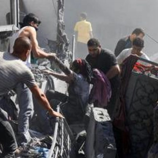 Gaza, soccorritori denunciano: 19 morti in raid Israele, 5 erano bambini