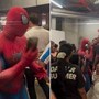 Spider-Man, fuga dal cinema per flatulenza killer: scappa anche l'Uomo Ragno