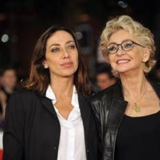 Un mese senza Enrica Bonaccorti, il gesto di Renato Zero al concerto: l'abbraccio con Verdiana Un mese senza Enrica Bonaccorti, il gesto di Renato Zero al concerto: l'abbraccio con Verdiana