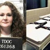 Christa Pike, legali: "Rifiutata la richiesta dei medici di togliere le manette dal letto". I dettagli choc dell'esecuzione fallita Christa Pike, legali: "Rifiutata la richiesta dei medici di togliere le manette dal letto". I dettagli choc dell'esecuzione fallita