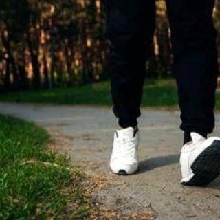 Camminare per ripartire a Capodanno, quanti passi servono per la salute