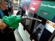 Caro carburanti, Eni: "Da lunedì un tetto ai prezzi di benzina e gasolio per 30 giorni"