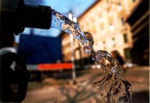 Caldo, urologi: &quot;Idratarsi anche per prevenire cistiti e calcoli&quot;