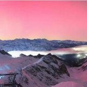 Tempesta solare colpisce la Terra, è la più potente degli ultimi 20 anni: e l'aurora boreale illumina i cieli