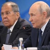 Russia, Putin: "Nessun attacco all'Ue". Lavrov ribalta la minaccia: "Guerra breve se Europa ci colpisce"